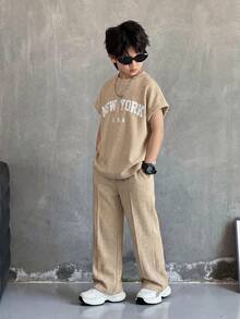 SHEIN 男童休闲韩版宽松字母印花杏色背心长裤套装，百搭实用，适合通勤、上学、日常休闲、运动、春夏、度假等场合。 - 杏色 - 查看 3