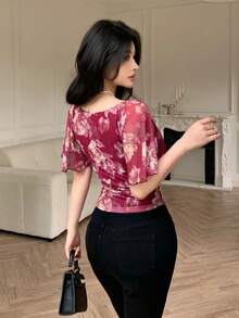 Modelyn 酒红色网纱花卉印花蕾丝荷叶边优雅夏季度假T恤 - 酒紅色 - 查看 2