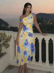 SHEIN MOD Vestido de talla grande para mujer con estampado y hombro asimétrico de largo medio - Amarillo claro - Ver 1