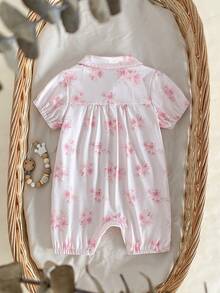 Barboteuse à imprimé floral mignon pour bébé fille d'été, tissu doux et confortable, col Peter Pan, garniture de couleur contrastée, poches, combinaison short à manches courtes - Rose bonbon - Voir 3