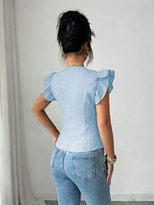 SHEIN Elenzya 女款優雅V領金屬扣飾裝飾、收腰設計與荷葉袖、精緻女士襯衫 - 淺藍色 - 查看 2