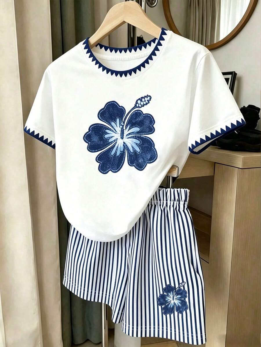 两件套女童夏季新款甜美碎花短袖休闲T恤,领口饰有刺绣,搭配条纹短裤,可爱百搭,适合春季、夏季、休闲、旅行、返校等场合。 - 彩色 - 查看 1