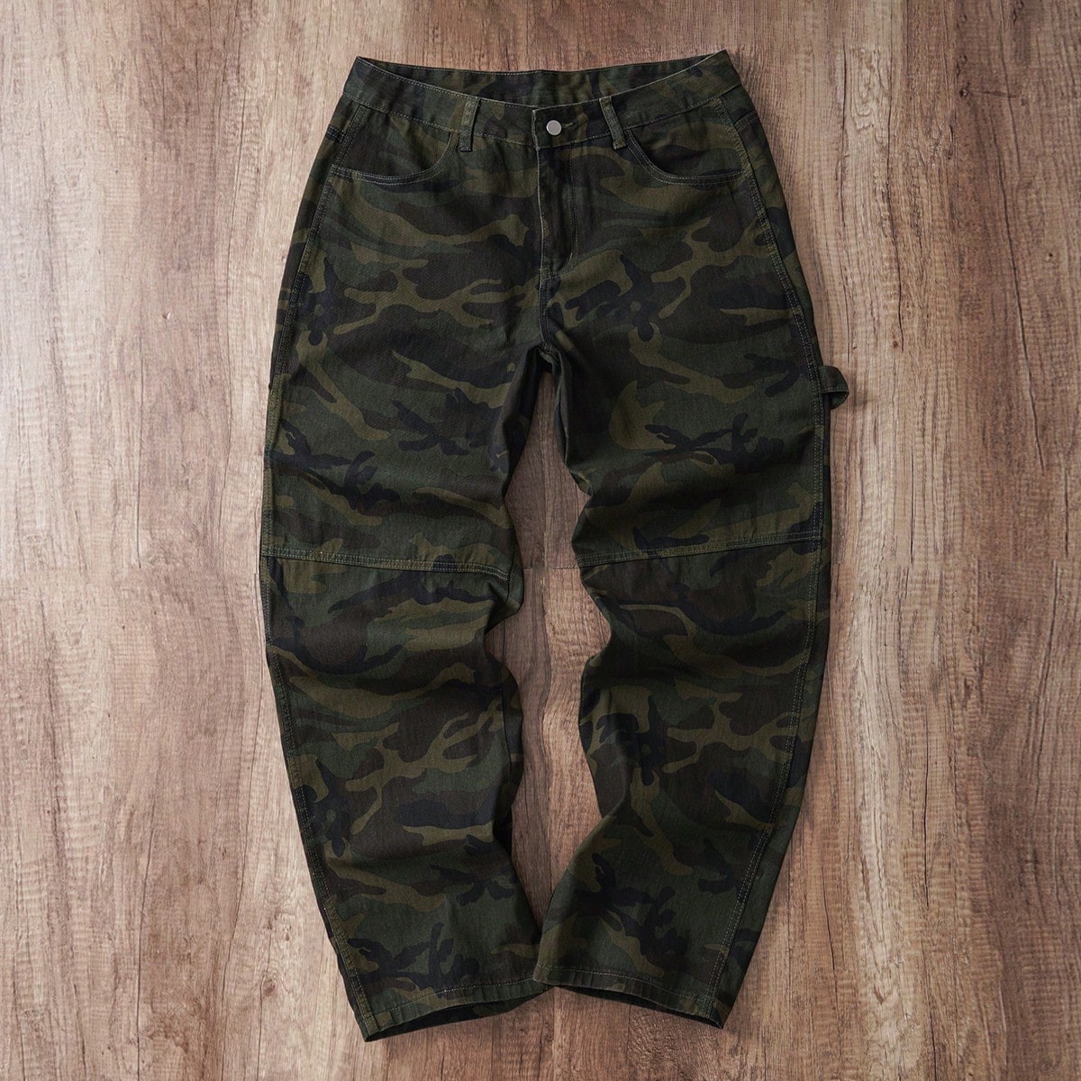 Pantalones cargo de mezclilla casual con múltiples bolsillos y estampado de camuflaje, moda urbana para hombres