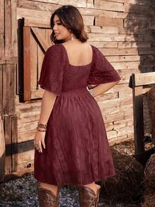 Ceyna Vestido de encaje con cuello de corazón, cintura con lazo y volantes, estilo elegante de vacaciones para mujer de talla grande - Burdeos - Ver 2
