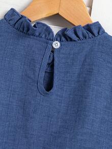 SHEIN 這是一套兩件組：一件花卉刺繡與荷葉邊短袖上衣，以及一件鬆緊腰帶的寬鬆直筒長褲，適合青少年女孩在夏天穿著。 - 藍色 - 查看 5