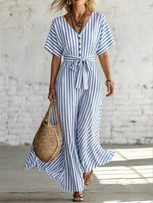 SHEIN LUNE Vestido Longo Feminino com Decote em V, Manga Curta, Cintura Franzida, Listras Azuis e Brancas, Verão, Casual, Férias, Férias, Estilo Boho, Bolsos com Botões, Laço, Praia - Multicolorido - Visão 1