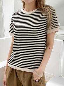 DAZY Striped Print Round Neck Tee - Black and White - View 6