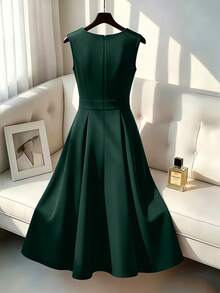 GlowEve CURVE Plus Size Solid Color Round Neck Button Decor Elegant Sleeveless Dress - Dark Green - View 2