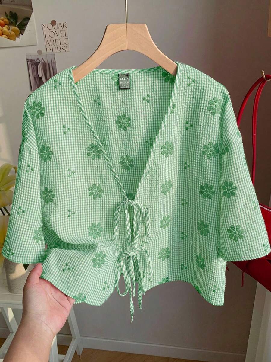 Comfortcana Áo sơ mi nữ cỡ lớn màu xanh lá cây kẻ caro thêu hoa, cổ nơ, chất liệu dệt kim. - màu xanh lá - Xem 1