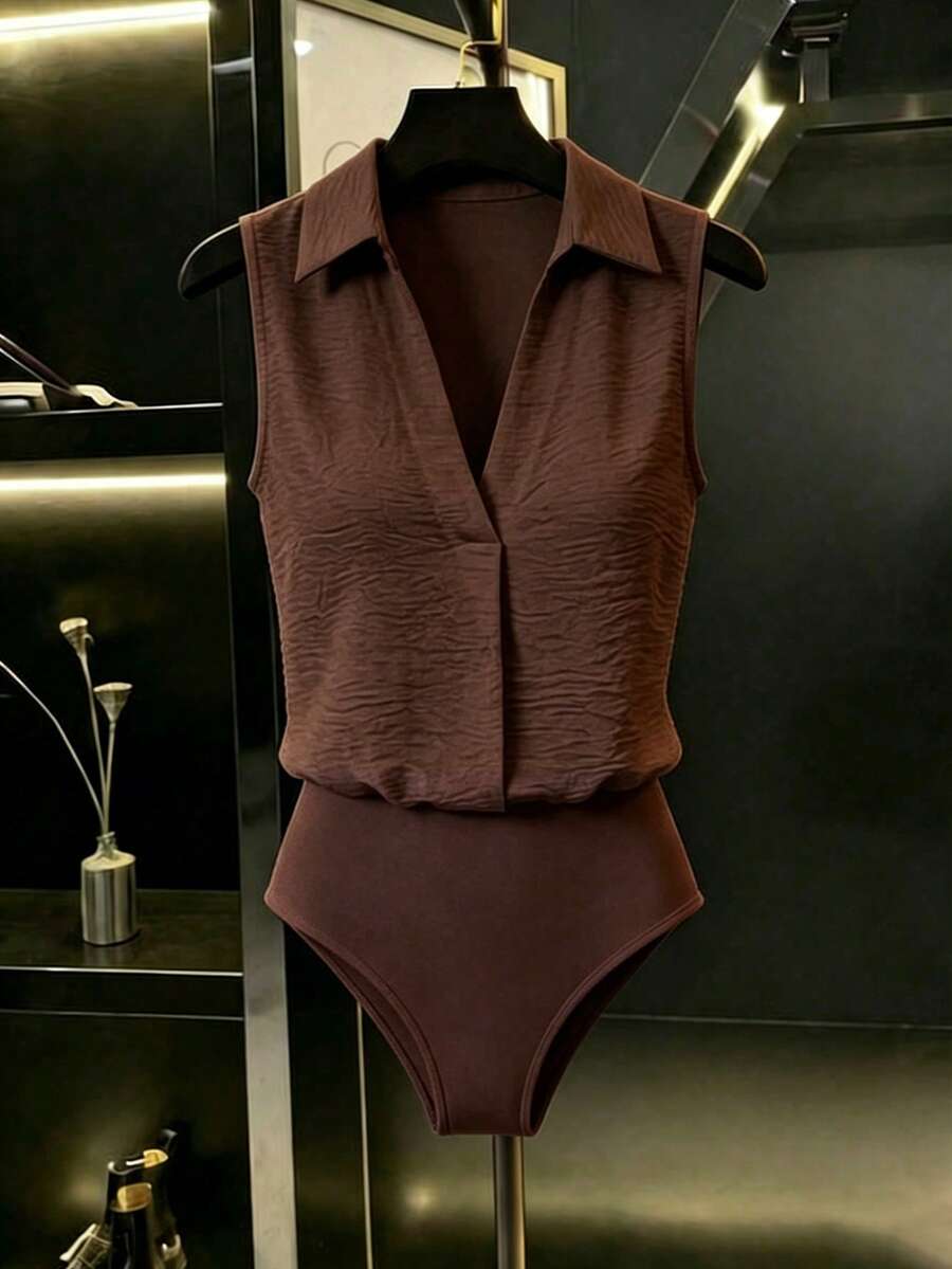Franclia Bộ jumpsuit trắng dáng rộng không tay, cổ áo sơ mi và cổ chữ V, chất liệu vải nhăn, kiểu dáng casual tối giản, thích hợp cho công sở, đi nghỉ mát, mẫu mới năm 2026. - màu nâu - Xem 1