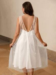 Juhart Vestido longo branco sem mangas, elegante, de verão, com detalhes em pérolas, em tecido plano e modelagem regular, ideal para mulheres plus size. - Branco - Ver 2
