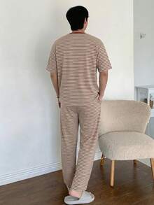 DAZY Bộ đồ ngủ nam mùa hè gồm áo thun in chữ và quần kẻ caro, kiểu dáng thường ngày. - Nhiều màu - Xem 2