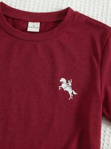 SHEIN Little Byeori 2件套男童休闲舒适百搭条纹缎带撞色圆领短袖T恤和纯色短裤套装 - 紅色 - 查看 6
