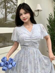 Modelyn V领碎花褶皱腰部荷叶边袖浅蓝色雪纺连衣裙 - 淺藍色 - 查看 8