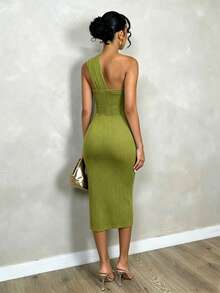 SHEIN Allurite Đầm dệt kim xoắn lệch vai thiết kế mới Xuân/Hè, chất liệu vải độc đáo, ôm sát eo, toát lên vẻ thanh lịch tinh tế, phù hợp cho kỳ nghỉ và các dịp lễ, tôn lên vẻ duyên dáng của phụ nữ. - màu xanh lá - Xem 2