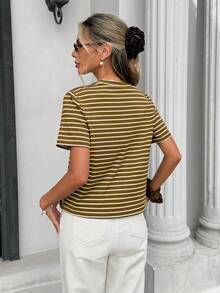 SHEIN Frenchy Áo thun nữ thời trang kẻ sọc phối màu tương phản cổ tròn tay ngắn đa năng - màu nâu - Xem 3
