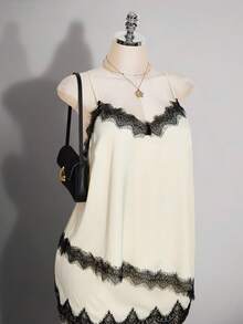 SHEIN ICON 女款大尺碼黑白對比蕾絲拼接緞面細肩帶背心 - 白色 - 查看 1