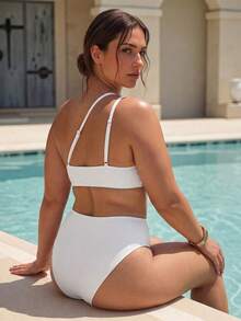 Swim Chiccia 大码女式纯色单肩金属配饰吊带背心和纯色双侧金属配饰泳裤，优雅简约两件套泳装 - 白色 - 查看 2