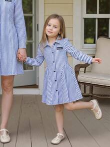 SHEIN Đầm suông Nova Glow Young Girl, tay dài dệt sọc, cổ bẻ, phù hợp cho mẹ và con gái, mùa thu/đông, mùa thu/đông cho mùa tựu trường, thích hợp cho đi học, du lịch, đi chơi và mặc ở nhà, cho mùa thu/đông, tuyệt vời cho trang phục thường ngày & mặc hàng ngày & đi học hàng ngày vào mùa xuân và mùa thu, phù hợp cho mẹ và con gái, phù hợp cho chị em tôi - Xanh và trắng - Xem 5