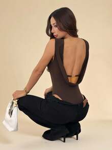 SHEIN PETITE Áo liền thân nữ màu trơn, hở lưng, cổ yếm, trang trí dây xích kim loại, thích hợp cho kỳ nghỉ biển, công sở, đi làm, dạo chơi, màu nâu, áo liền thân hở lưng thanh lịch và gợi cảm. - màu đen - Xem 6