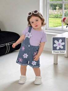 SHEIN Playful Pals 女婴甜美可爱紫色罗纹短袖T恤搭配3D立体花朵牛仔背带短裤套装，宽松舒适，适合日常外出、休闲旅行、家庭聚会、拍照等夏季穿着。 - 紫色 - 查看 3