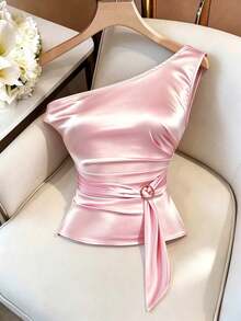 SHEIN Franclia Áo kiểu nữ mùa hè, tay ngắn, cổ áo bất đối xứng, thiết kế nhún bèo ở vai trái, thắt lưng buộc eo phía trước với khóa kim loại, tạo hiệu ứng tôn dáng, kiểu dáng áo thun dễ phối đồ, chất liệu giả satin, khóa kéo bên hông, phong cách công sở thanh lịch, thường ngày và lãng mạn. - Hồng - Xem 1