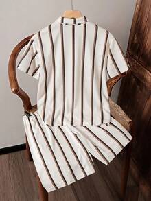 SHEIN Vintaside Kids Bộ đồ thiếu niên gồm áo sơ mi ngắn tay kẻ sọc và quần short kẻ sọc, kiểu dáng thoải mái và năng động, thích hợp cho cả mặc trong nhà và ngoài trời, mùa hè. - Nhiều màu - Xem 3