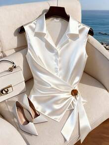 SHEIN Franclia Blusa sin mangas con solapa en el cuello, Chaleco elegante y sofisticado de unicolor que ciñe la cintura, Blusa de textura de satén, Blusa camisa con adornos de botones y correas, Blusa con cuello alto y solapa, Chaleco de diseño refinado de satén, Blusa/chaleco/blusa blanca para mujer, Blusa/top de verano/primavera sin mangas con cintura de correa, Blusa para cita/playa/cena, Blusa blanca de fiesta. Blusa blanca de satén Blusa blanca elegante Blusas de satén para mujer Blusas para mujer Blusas blancas elegantes Elegante - Blanco - Ver 7