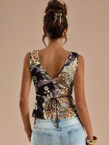 SHEIN BAE Áo hai dây nữ thanh lịch, in họa tiết, cổ chữ V sâu, ôm sát, thích hợp cho kỳ nghỉ xuân/hè, mặc đi biển, dạo phố, đi làm, hẹn hò, phong cách sang trọng. - Nhiều màu - Xem 2