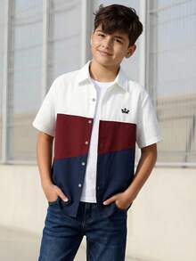 SHEIN Vacaura Camisa polo de manga corta casual con bloques de color y parches para adolescentes varones en verano - Burdeos - Ver 2
