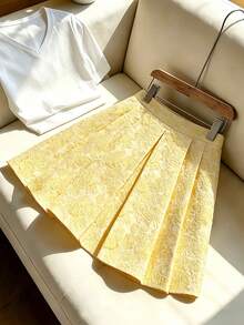 GlowEve Chân váy mini xếp ly kiểu Pháp thanh lịch, chất liệu vải jacquard, màu vàng kem, bán chạy nhất dành cho nữ. - Màu vàng - Xem 2