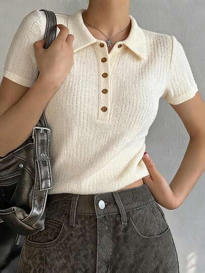 Blusa Polo Mujer Playera Tipo Polo Blusa Tejida Texturizada Blusa de Verano Transpirable Blusa Cuello Polo Ajustada Manga Corta Casual Chic Blusa con Botones Dorados Top Ajustado para Mujer Blusa de Tela Ligera Prenda Básica Elegante Blusa para Oficina Diaria Blusa Versátil Multiusos Blusa de Punto Suave Color Negro / Blanco Blusa Cómoda y Resistente Blusa de Moda Casual Blusa de Tela Transpirable Blusa de Corte Slim Blusa para Uso Diario Blusa de Mujer Elegante