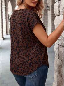 EMERY ROSE New Fashion Casual Coffee Base Black Leopard Print Raglan Short Sleeve Loose V-Neck Button Decor Plus Size T-Shirt - Multicolor - View 2