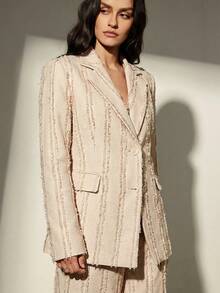 Aveloria Modichic Conjunto de chaqueta blazer con diseño de flecos de rayas verticales de borde crudo texturizado y pantalones de pierna ancha - Albaricoque - Ver 4