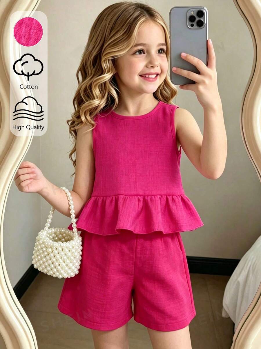 SHEIN Elladie kids 女童纯色玫红色荷叶边无袖上衣和短裤两件套。柔软舒适的褶皱面料。无袖圆领荷叶边上衣搭配同色系松紧腰短裤。亮丽的玫红色,散发休闲度假气息。柔软透气的面料,适合年轻女孩穿着。可爱时尚,适合日常穿着、派对、海滩旅行和夏季各种场合。 - 粉色 - 查看 1