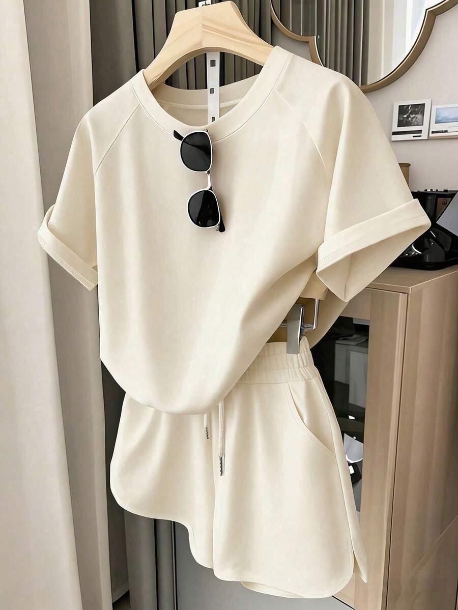 SHEIN 大码女式休闲短裤套装,夏季短袖短裤套装,时尚百搭,杏色,适合骑行、居家、办公穿着 - 杏色 - 查看 1