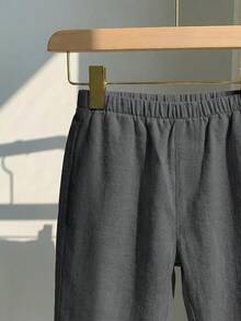 SHEIN 三件套可爱男宝宝休闲简约学院风套装，包含常规马甲、立领衬衫、可调节短袖和长裤，绅士西装，适合生日派对、晚宴、演出、婚礼、洗礼、开幕式等室内外场合，也适合日常穿着、运动、玩耍、聚会、拍照、度假、节日等。适合秋冬季节和春夏季节穿着。 - 彩色 - 查看 3
