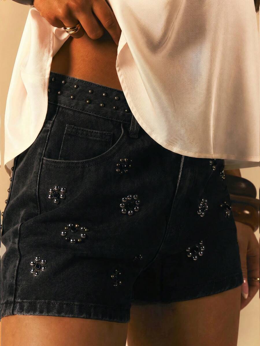 Athîral Denim Pantalones cortos de mezclilla con botones y bolsillos con adornos de diamante de imitación para mujer - Negro - Ver 1