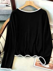 SHEIN CURVE+ Setelan 2 Potong Wanita Ukuran Besar: Atasan Lengan Panjang Berkancing dan Rompi Kamisol, Kasual - Hitam dan Putih - View 2