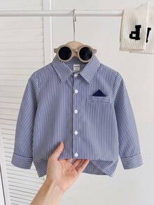 SHEIN Vacaura 年轻男孩休闲条纹绅士衬衫，适合秋冬季 - 藍色 - 查看 1
