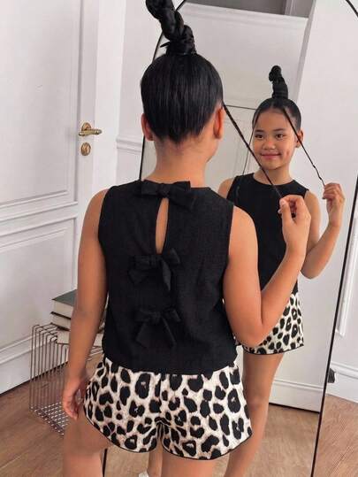 SHEIN 2件套少女休闲度假日常穿搭蓝色纯色梭织纹理面料圆领蝴蝶结露背短款上衣和短裤套装，适合音乐节、海滩、邮轮旅行等场合。