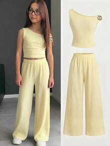 SHEIN Bộ đồ 2 món cho bé gái tuổi teen, màu vàng trơn, chất liệu kim loại, họa tiết hoa, dáng bất đối xứng, áo thun croptop trễ vai và quần. - Màu vàng - Xem 1