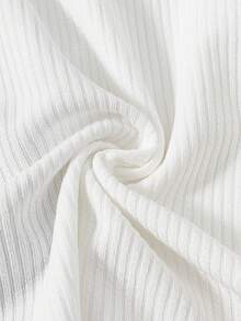 Conjunto de top de tirantes con cuello de contraste para adolescentes, de tela acanalada y ajuste ceñido, con diseño gráfico tipo polo, combinado con pantalones anchos de cintura alta, casual pero a la moda - Blanco y Negro - Ver 6