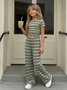 SHEIN Bộ đồ hai mảnh cho bé gái tuổi teen, áo thun và quần kẻ sọc xanh lá cây, thoải mái và tối giản, thích hợp mặc mùa hè. - màu xanh lá - Xem 14