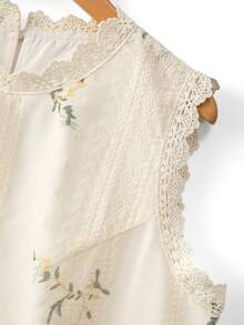 GlowEve CURVE Blusa de mujer talla grande de verano elegante y de moda con cuello redondo, sin mangas, bordado floral y patchwork de encaje - Albaricoque - Ver 6