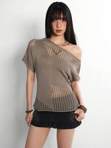 Rina Fox Áo len dệt kim tay ngắn khoét hình ngôi sao bất đối xứng, kiểu dáng hở vai. - Màu xanh Ô liu - Xem 5