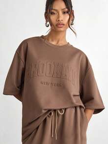 SWAVVY 1 Set Men's Casual Fashion American Street Style Everyday Commute Minimalist Letter Embossed Drop Shoulder Loose T-Shirt And Drawstring Waist Long Pants Suit, Spring/Summer/Autumn - Brown - View 2