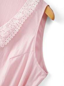 GlowEve CURVE Robe d'été à col V sans manches avec taille cintrée, ourlet découpé avec dentelle délicate, grande taille - Rose bonbon - Voir 5