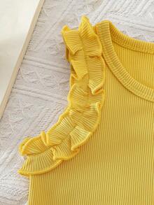 SHEIN Bộ đồ hè không tay 2 món cho bé gái, gồm áo tank top màu tím nhạt có gân với dây đeo bèo nhún và chân váy xếp tầng họa tiết hoa với eo chun, tươi mát và ngọt ngào, tôn lên vẻ đáng yêu tinh nghịch của bé gái. - Màu vàng - Xem 8