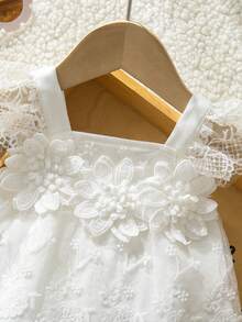 SHEIN Newborn Baby Cute Minimalist Elegant White Top And Ruffle Shorts Set, Suitable For Parties - White - View 3